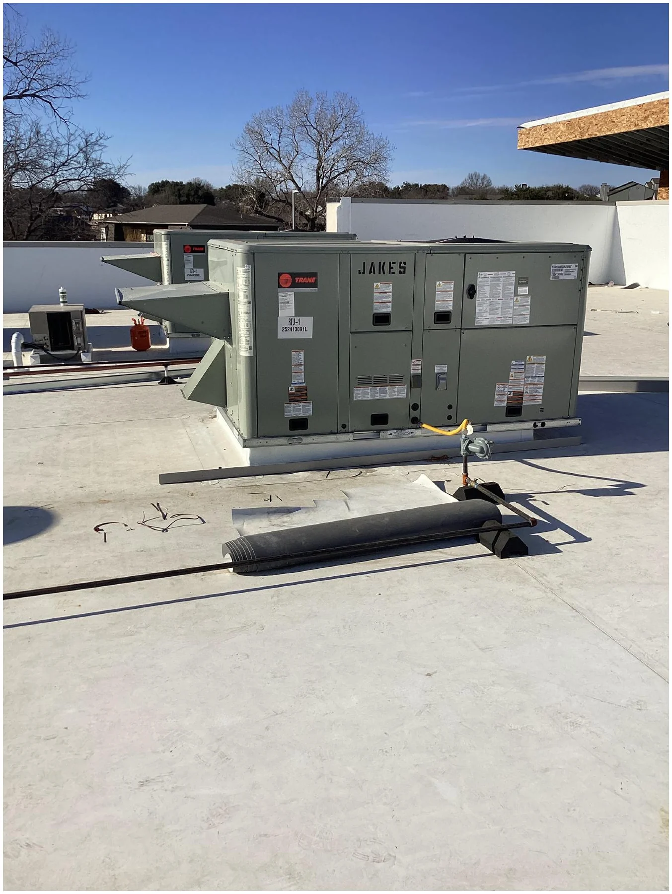 Commercial rooftop unit service by R&R Environmental Mechanical